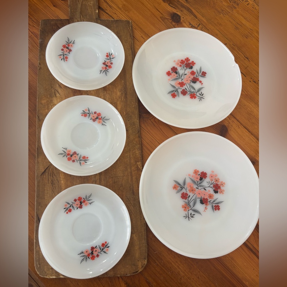 Vintage set of 5 Fire King Primrose milk glass plates